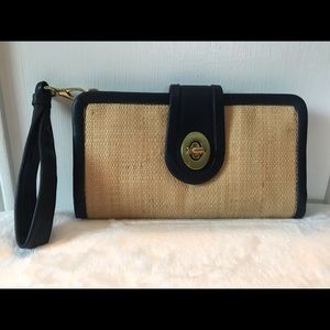 Coach - straw clutch wristlet